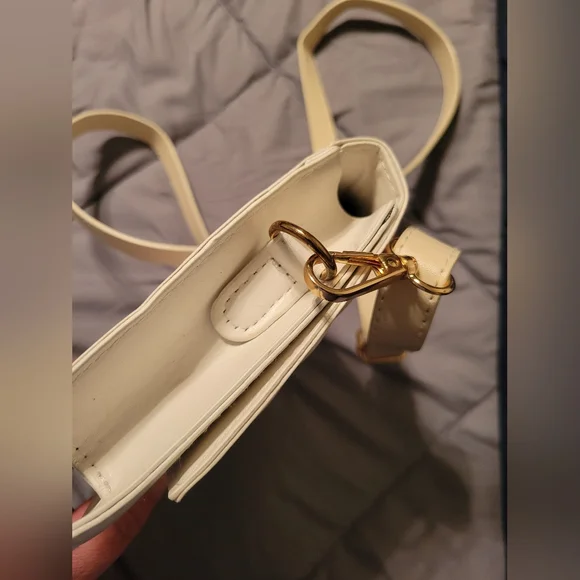 Bone White Cream Small Fake Quilted Crossbody Adjustable Strap Shoulder Bag - Picture 3 of 5